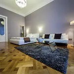 Matei Corvin Deluxe Apartment *