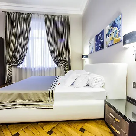 Matei Corvin Deluxe Apartment
