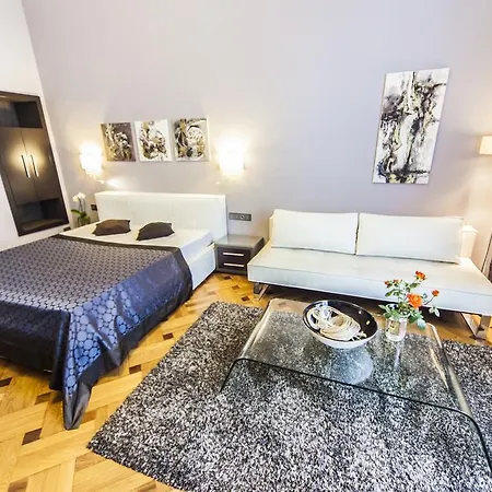 Matei Corvin Deluxe * Κλουζ-Ναπόκα