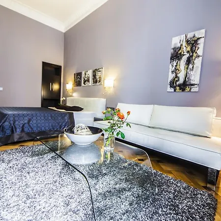 Matei Corvin Deluxe Apartment