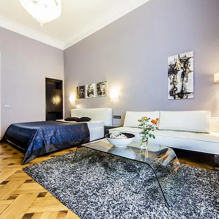 Matei Corvin Deluxe Apartment
