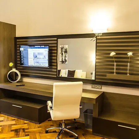 Matei Corvin Deluxe Apartment