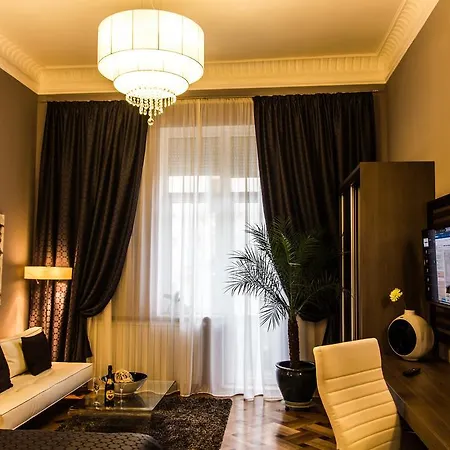 Matei Corvin Deluxe Apartment *