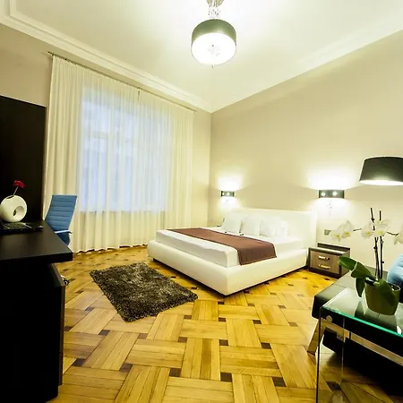Matei Corvin Deluxe Apartment *