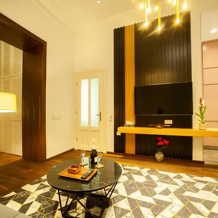 Matei Corvin Deluxe Apartment