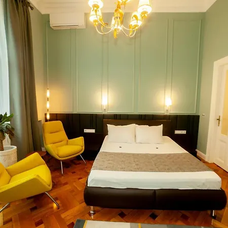 Matei Corvin Deluxe Apartment