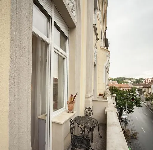 Matei Corvin Deluxe Lägenhet